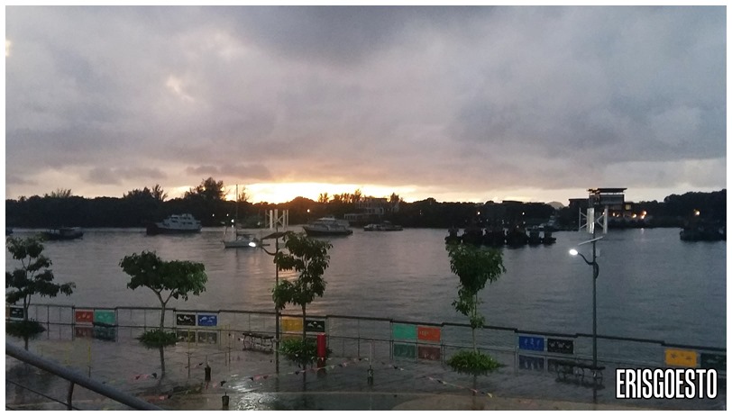 Kota Kinabalu – Of Sunsets, Rain and Pisang Goreng Cheese