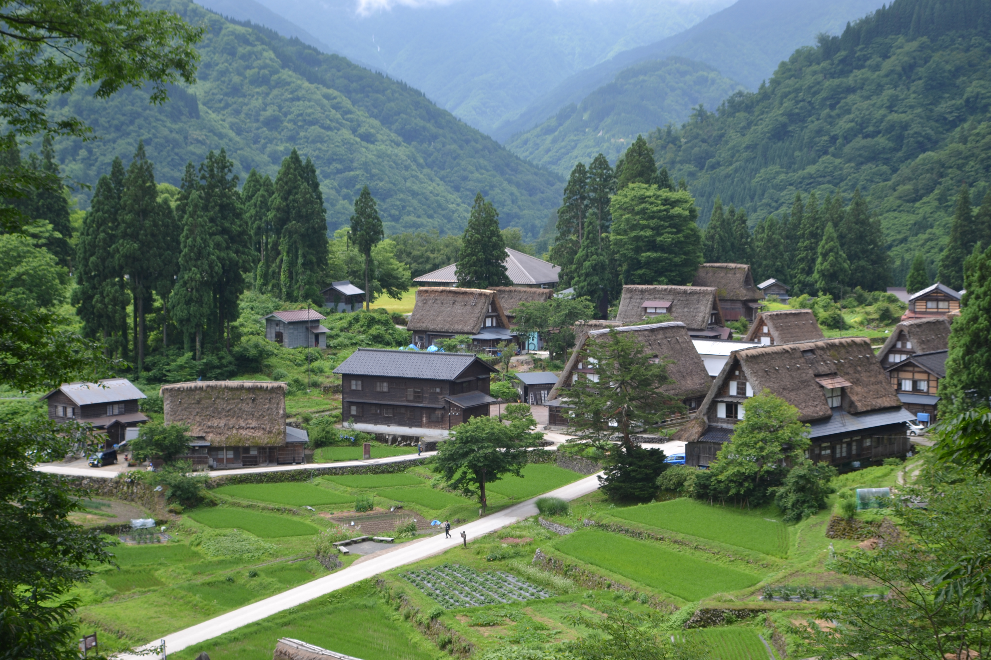Travelogue Japan: The Thatched Roof Houses of Ainokura Village, Gokayama