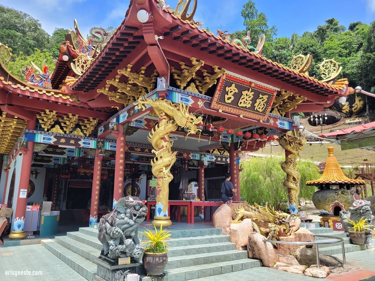 Roadtrip Diaries: Exploring Pangkor, Crashing a Memorial Service, and Finding a Random Laksa Gem