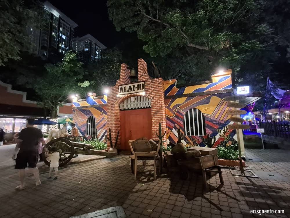 Sunway Lagoon Night Park – Exploring A Theme Park After Dark !